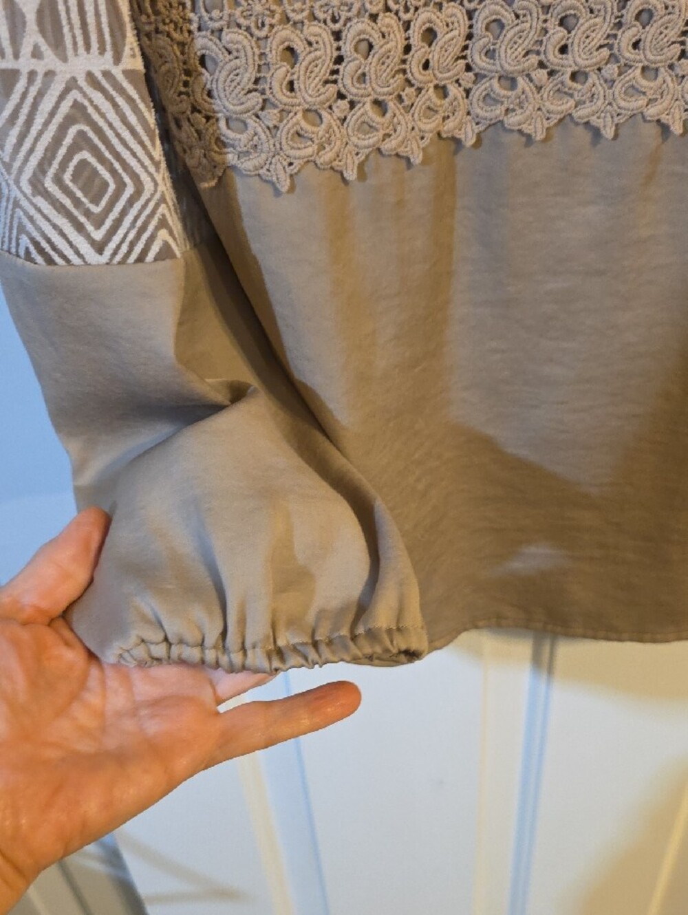 Chico's Taupe Geometric Lace-Trim Tunic Blouse Size 2 (Large) - Picture 7 of 10